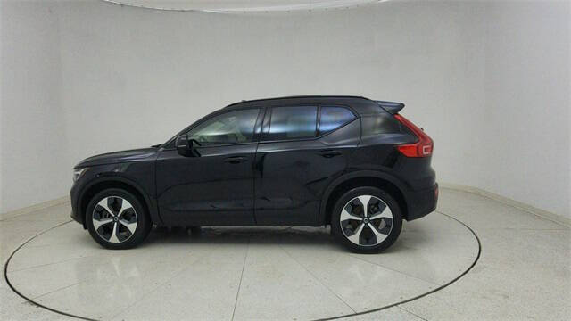 2024 Volvo XC40 B5 Plus Dark Theme