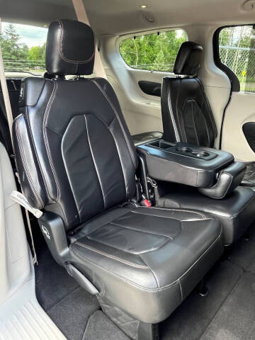 2017 Chrysler Pacifica Touring-L