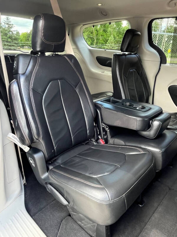 2017 Chrysler Pacifica Touring-L