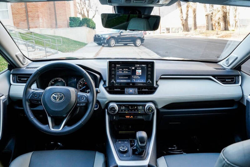 2021 Toyota RAV4 Hybrid XLE Premium