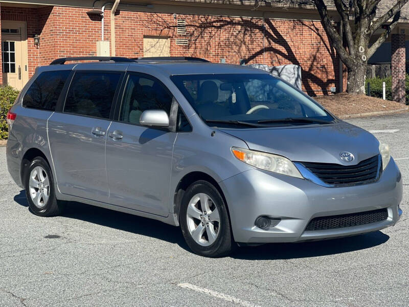 2012 Toyota Sienna null photo 4