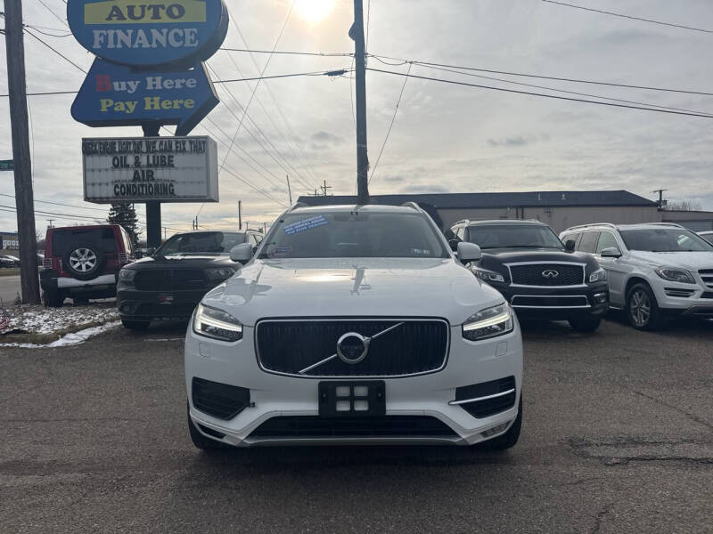2016 Volvo XC90 T6 Momentum