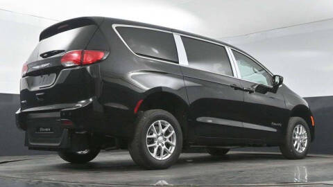 2025 Chrysler Voyager LX