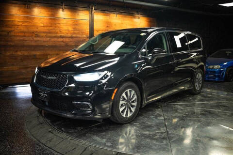 2023 Chrysler Pacifica Plug-In Hybrid Touring L