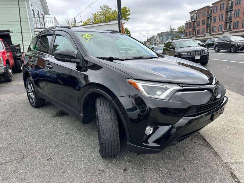 2017 Toyota RAV4 LE's photo