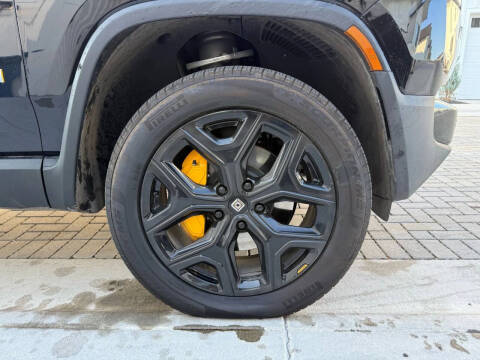 2024 Rivian R1S Adventure