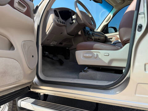 2005 Toyota Sequoia SR5