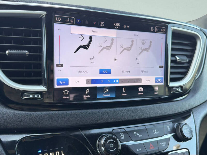 2026 Chrysler Pacifica Select