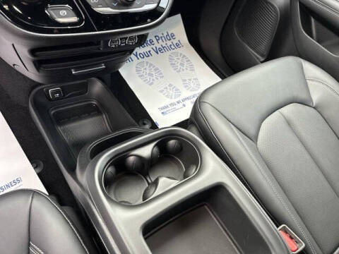 2025 Chrysler Voyager LX