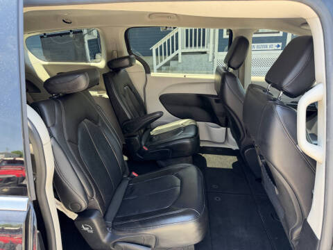 2022 Chrysler Pacifica Touring L