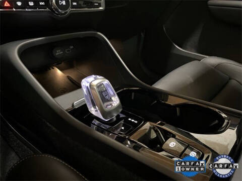 2025 Volvo XC40 B5 Plus Bright Theme