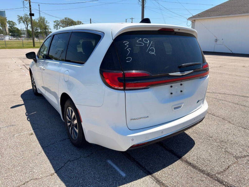 2023 Chrysler Pacifica Plug-In Hybrid Touring L