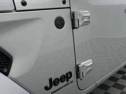 2023 Jeep Gladiator Sport