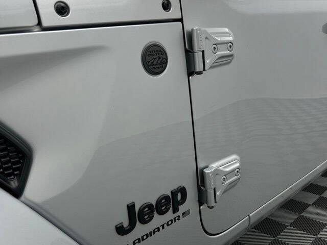 2023 Jeep Gladiator Sport