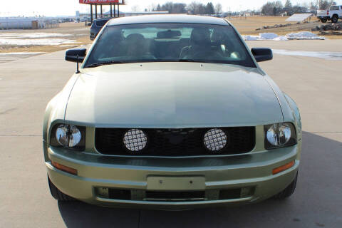 2005 Ford Mustang V6 Deluxe