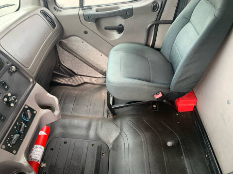 2012 Freightliner M2 106