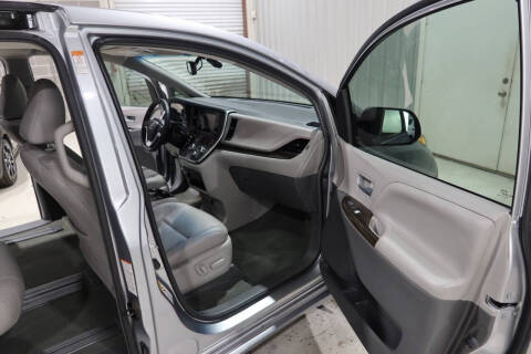 2017 Toyota Sienna XLE 8-Passenger