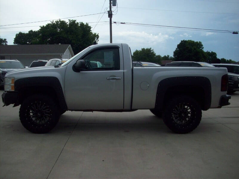 Used 2011 Chevrolet Silverado 1500 LT with VIN 1GCNKSE02BZ371776 for sale in Seneca, KS