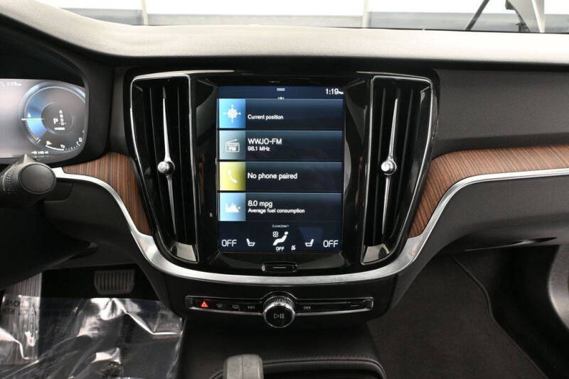 2022 Volvo S60 Recharge T8 R-Design Expression