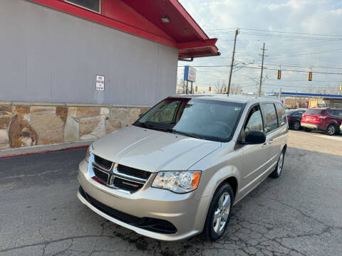 2013 Dodge Grand Caravan for sale at Drive Max Auto Sales in Warren MI