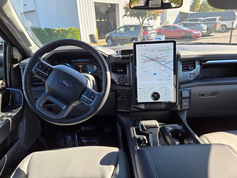 2025 Ford F-150 Lightning Flash