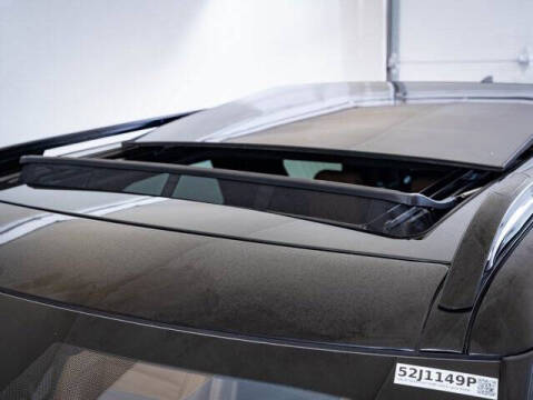 2023 Land Rover Discovery P300 S R-Dynamic