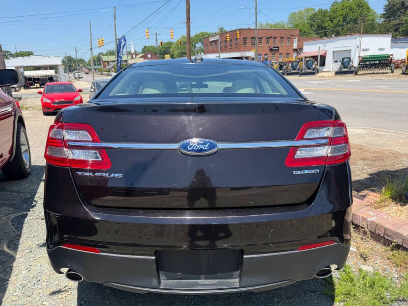 2014 Ford Taurus SE