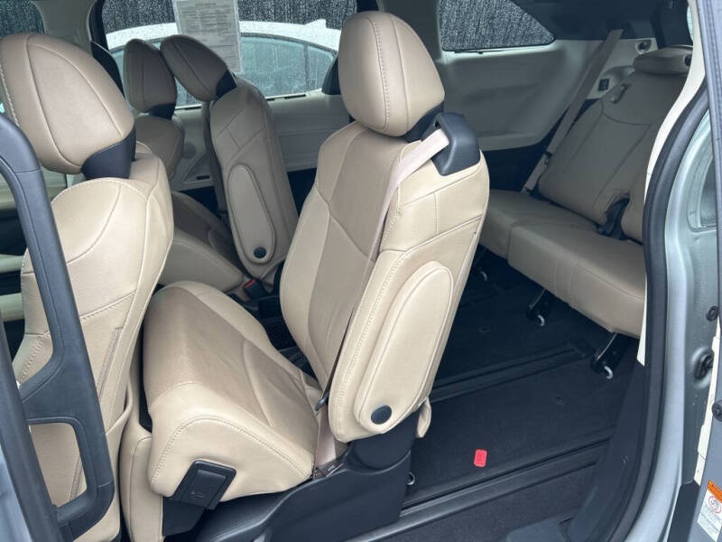 2022 Toyota Sienna Limited 7-Passenger
