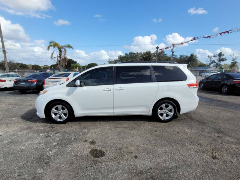 2014 Toyota Sienna LE 8-Passenger