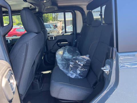 2025 Jeep Gladiator Sport