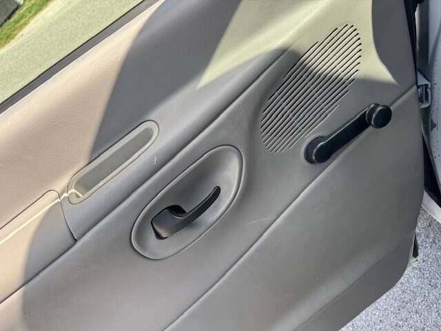 2001 Ford E-Series E-150