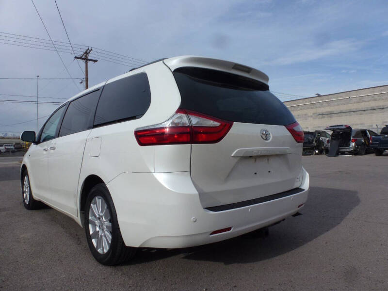 2017 Toyota Sienna XLE Premium 7-Passenger