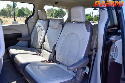 2017 Chrysler Pacifica Touring-L