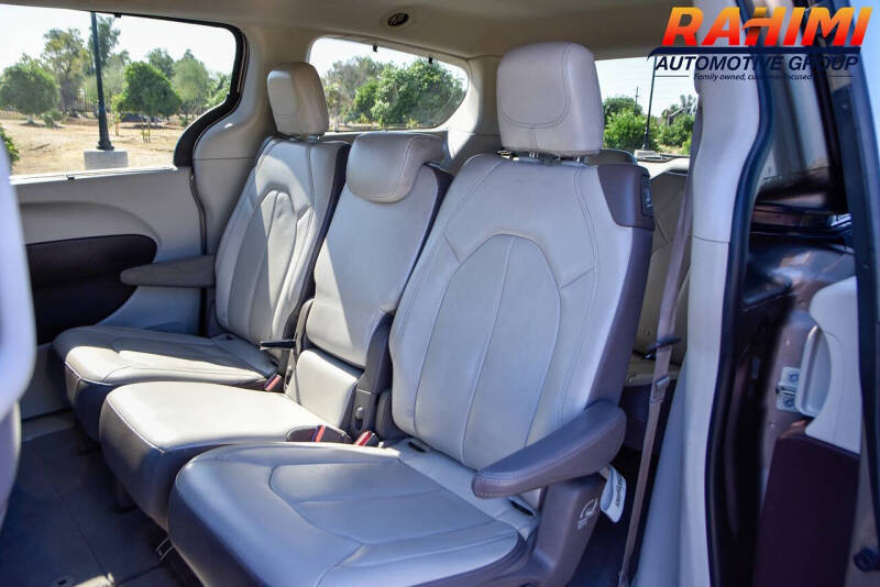 2017 Chrysler Pacifica Touring-L