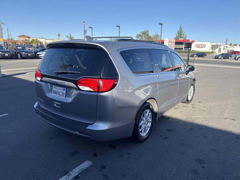 2020 Chrysler Voyager LXi