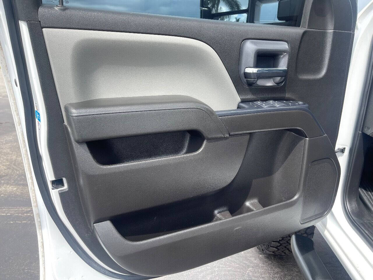 2019 Chevrolet Silverado HD Pickup - $37,900
