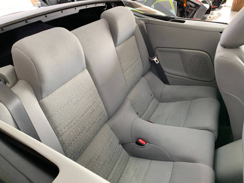 2007 Ford Mustang V6 Deluxe