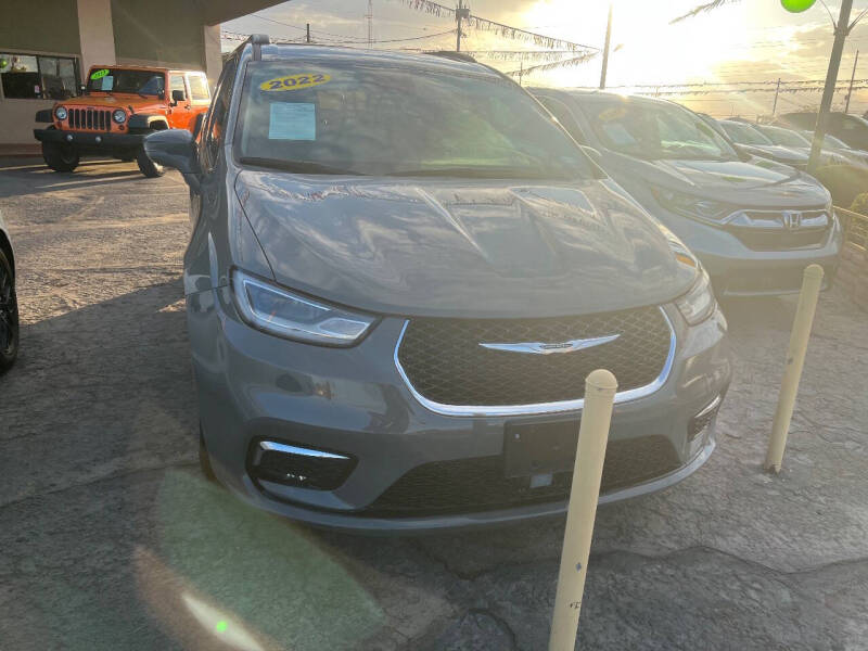 2022 Chrysler Pacifica for sale at CURIEL'S AUTO SALES LLC in Yuma AZ