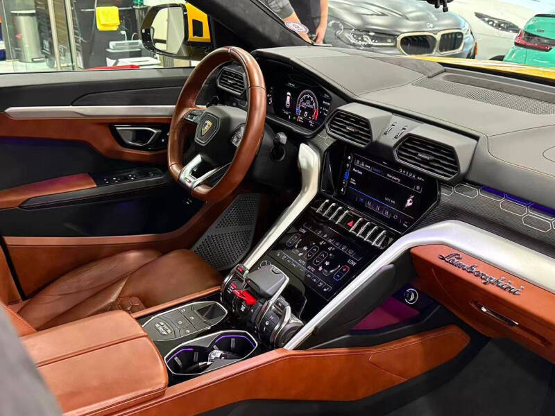 2020 Lamborghini Urus
