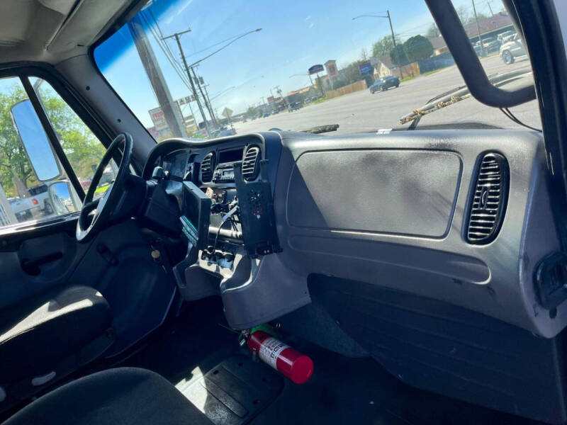 2013 Freightliner M2 106