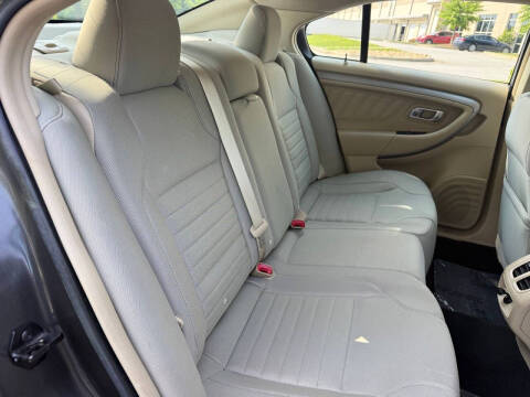2016 Ford Taurus SE