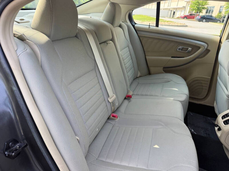 2016 Ford Taurus SE