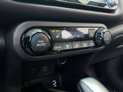 2021 Nissan Kicks SR