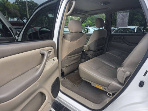 2005 Toyota Sequoia SR5