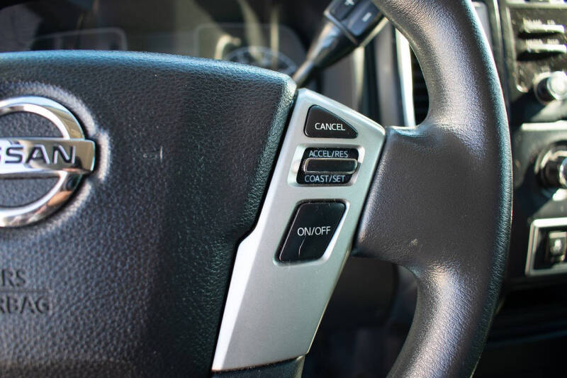 2017 Nissan Titan SV