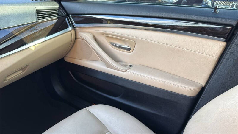 2016 BMW 5 Series 528i