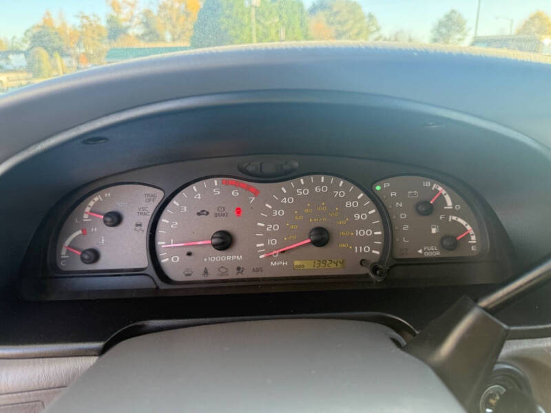 2004 Toyota Sequoia SR5