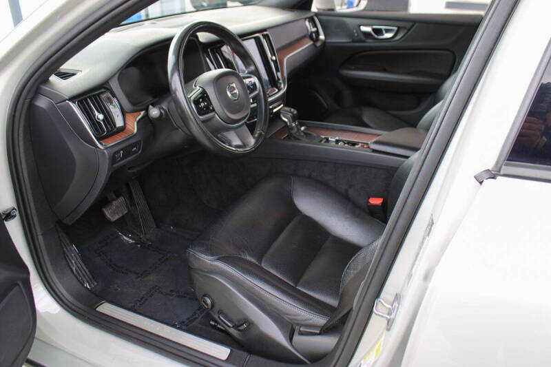 2020 Volvo V60 T5 Momentum