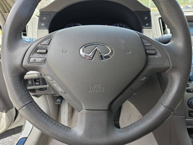 2015 Infiniti Q40
