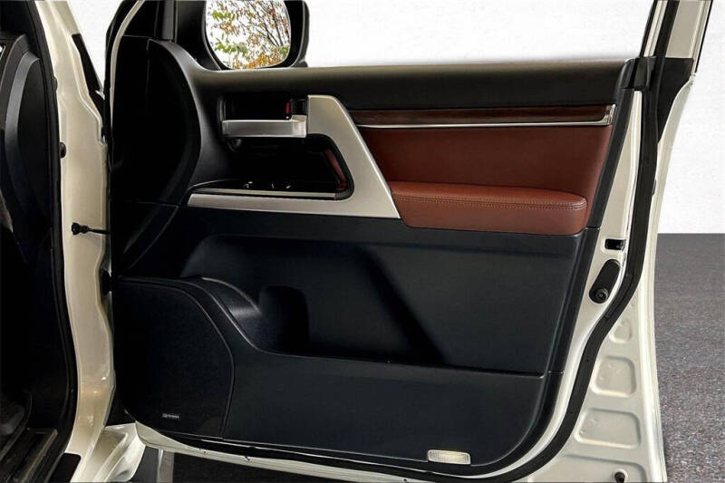 2020 Toyota Land Cruiser